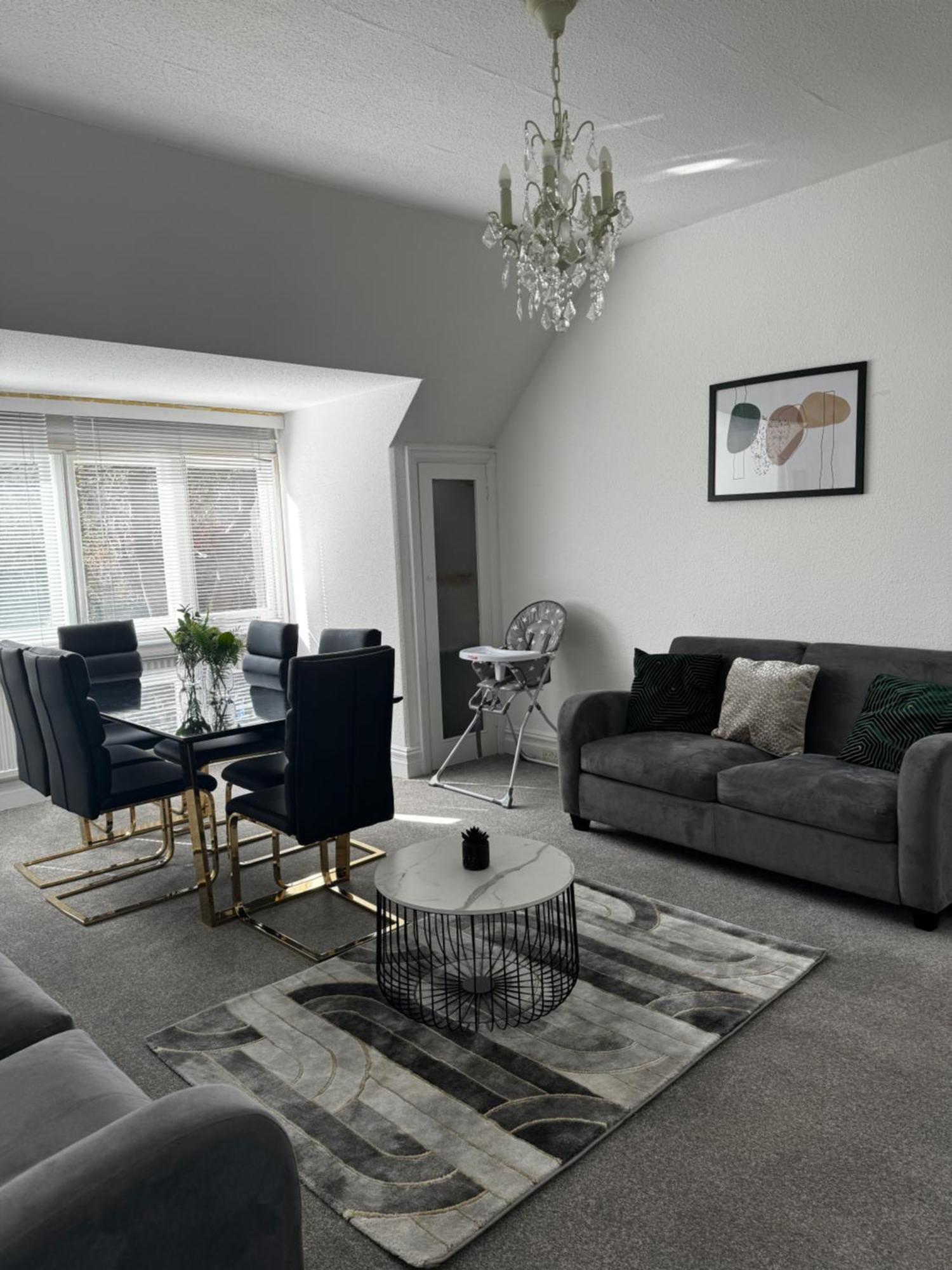 Apartment In Canford Cliffs Close To Sandbanks Beach Poole Extérieur photo