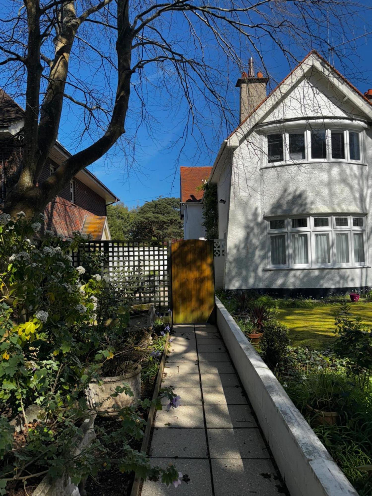 Apartment In Canford Cliffs Close To Sandbanks Beach Poole Extérieur photo