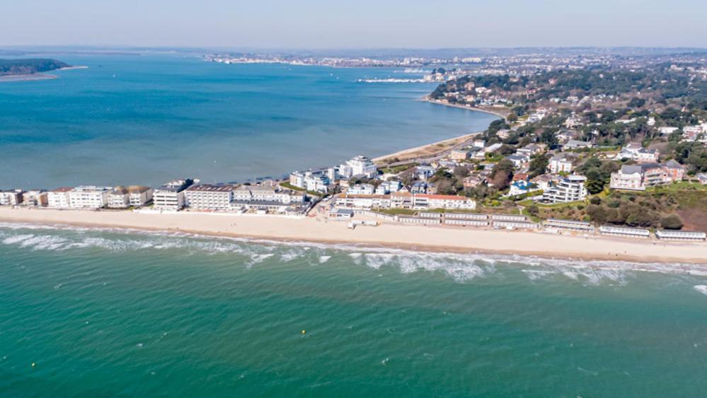 Apartment In Canford Cliffs Close To Sandbanks Beach Poole Extérieur photo