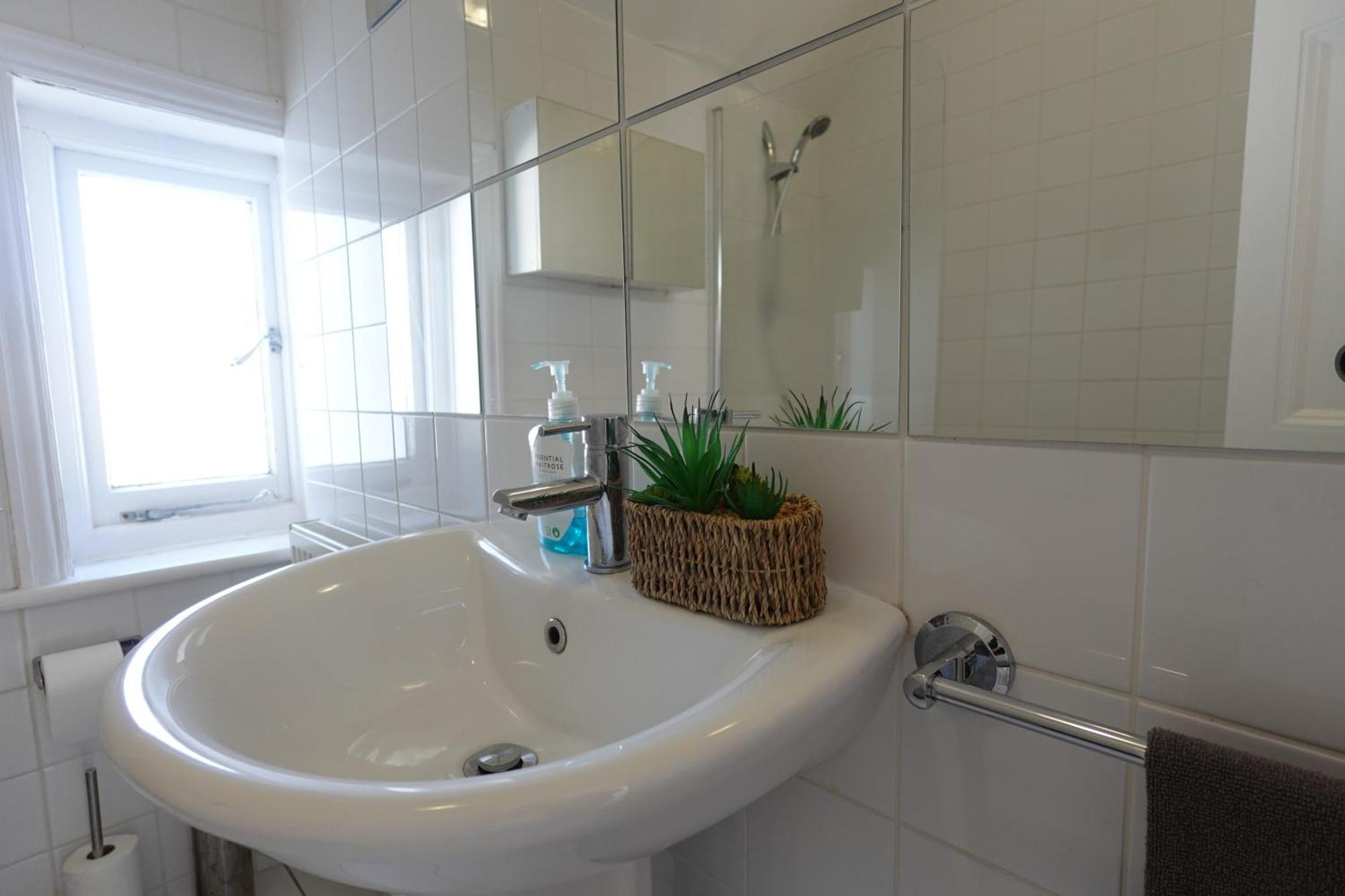 Apartment In Canford Cliffs Close To Sandbanks Beach Poole Extérieur photo
